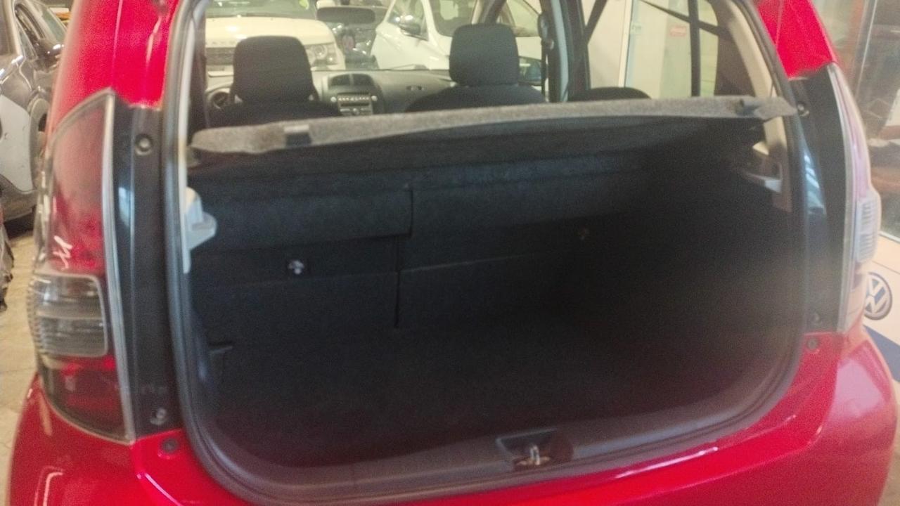 Daihatsu Sirion 1.0 12V Aki