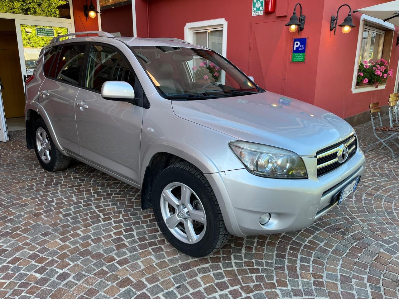 Toyota RAV 4 - 2.2 D-4D 177 CV