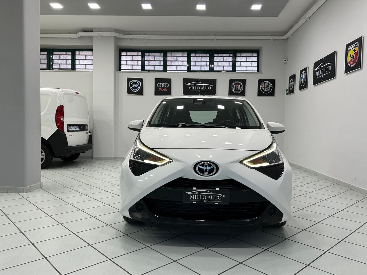 Toyota Aygo 1.0 VVT-i 72 CV 5 porte x-cool