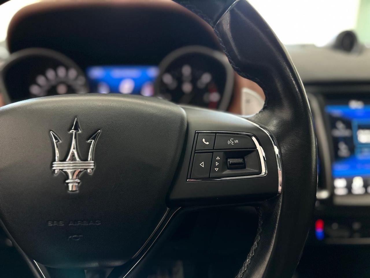 Maserati Levante 3.0 V6 Granlusso 250cv Q4 *tetto*
