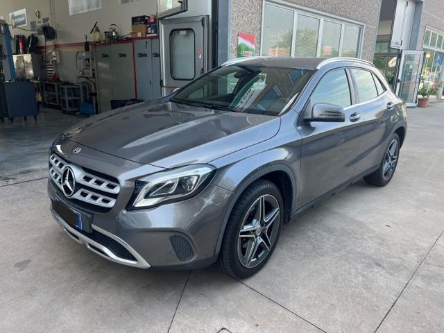 MERCEDES-BENZ GLA 200 d Automatic Business