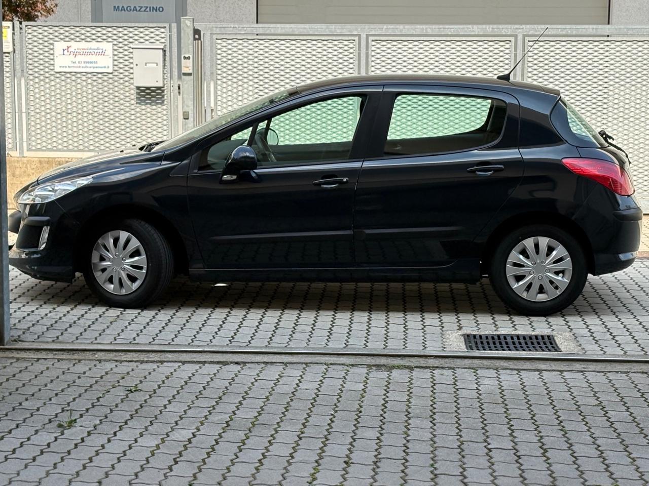 Peugeot 308 1.4 VTi 98CV 5p. Premium