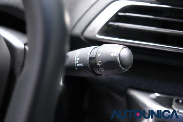 PEUGEOT 3008 HYBRID4 300 E-EAT8 ALLURE PACK
