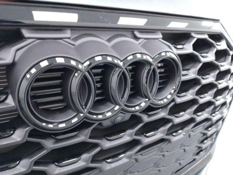 Audi Q3 Sportback 40 2.0 tdi Identity Black quattro 193cv s-tronic