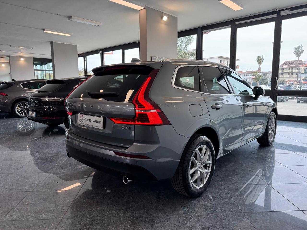 Volvo XC60 2.0 d4 190cv Awd Momentum Cockpit Full