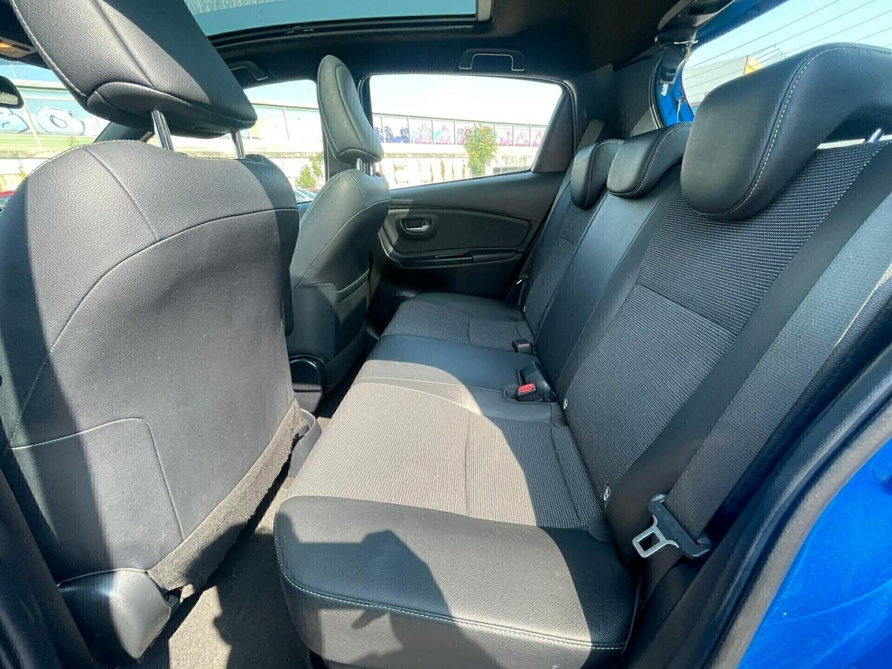 Yaris 1.5 Hybrid Style tetto panoramico GARANZIA