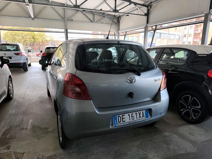 Toyota Yaris 1.0 3 porte Sol
