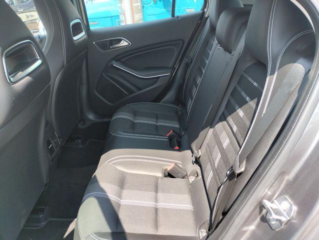 MERCEDES-BENZ GLA 180 d Automatic 4Matic Business