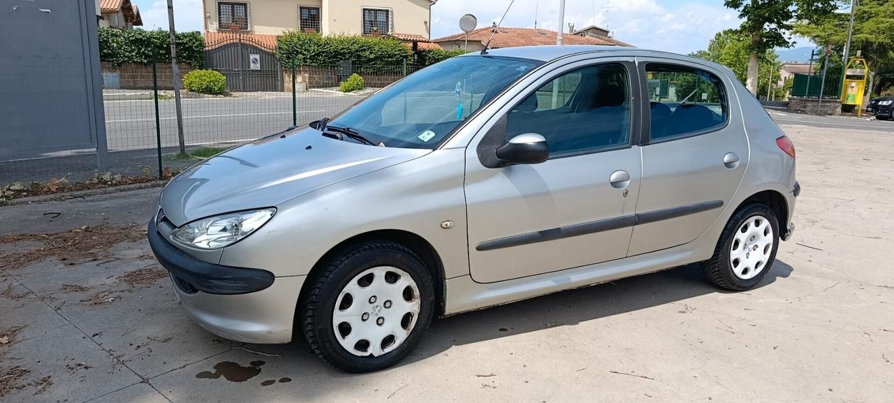 Peugeot 206 1.1 5p. XT