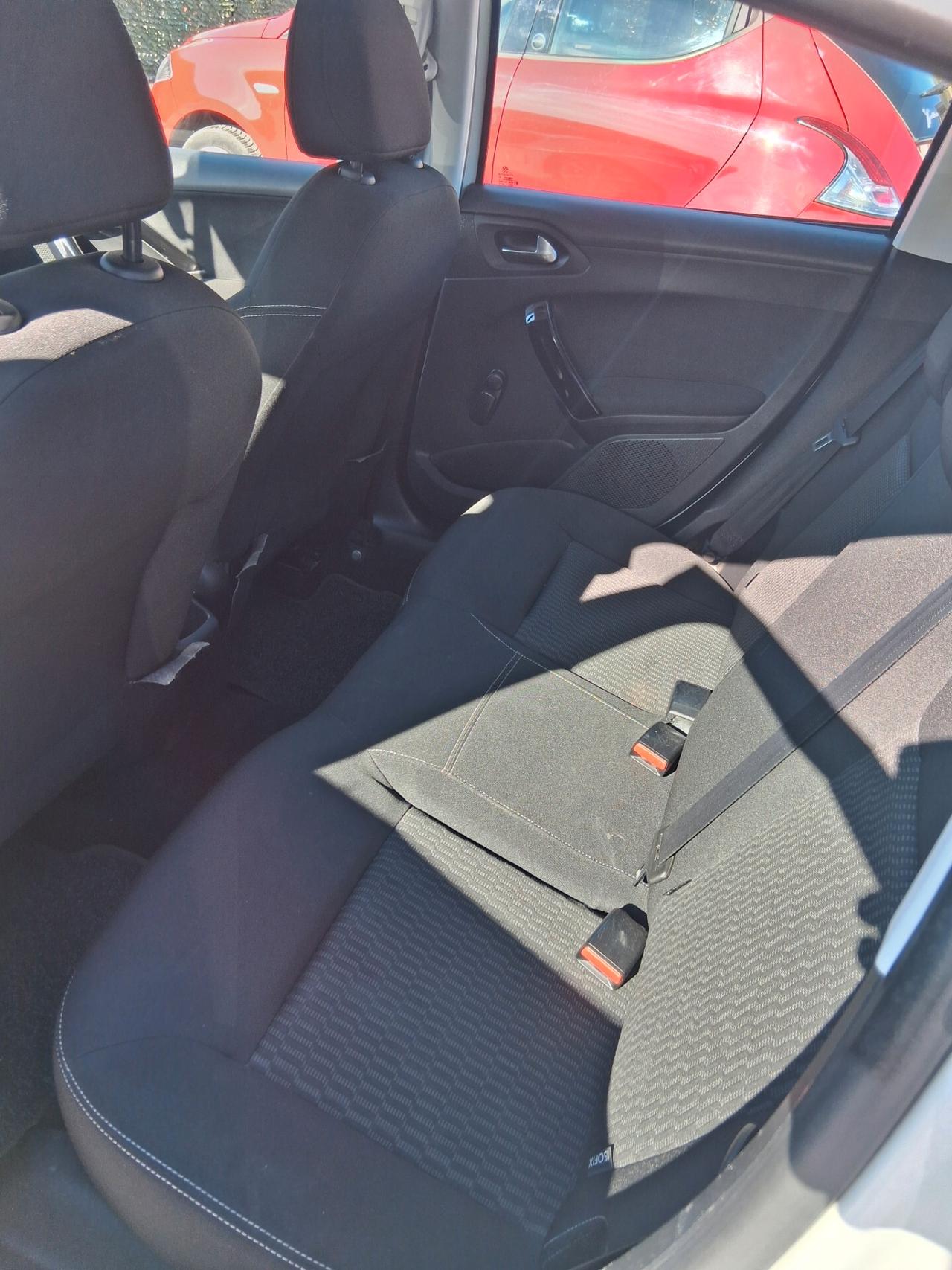 Peugeot 208 PureTech 82 5 porte Allure