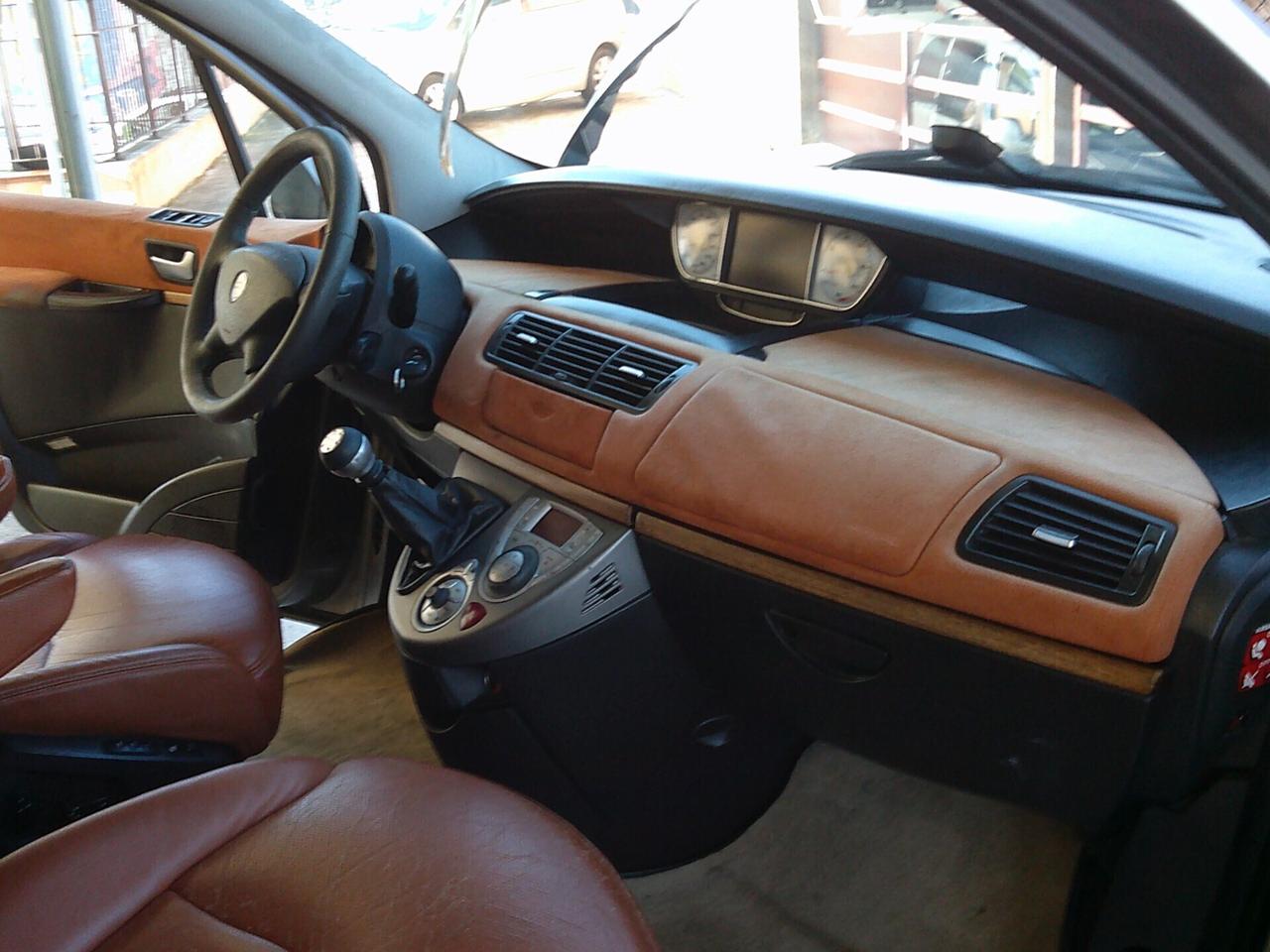 Lancia Phedra 2.2 JTD Emblema Plus 06