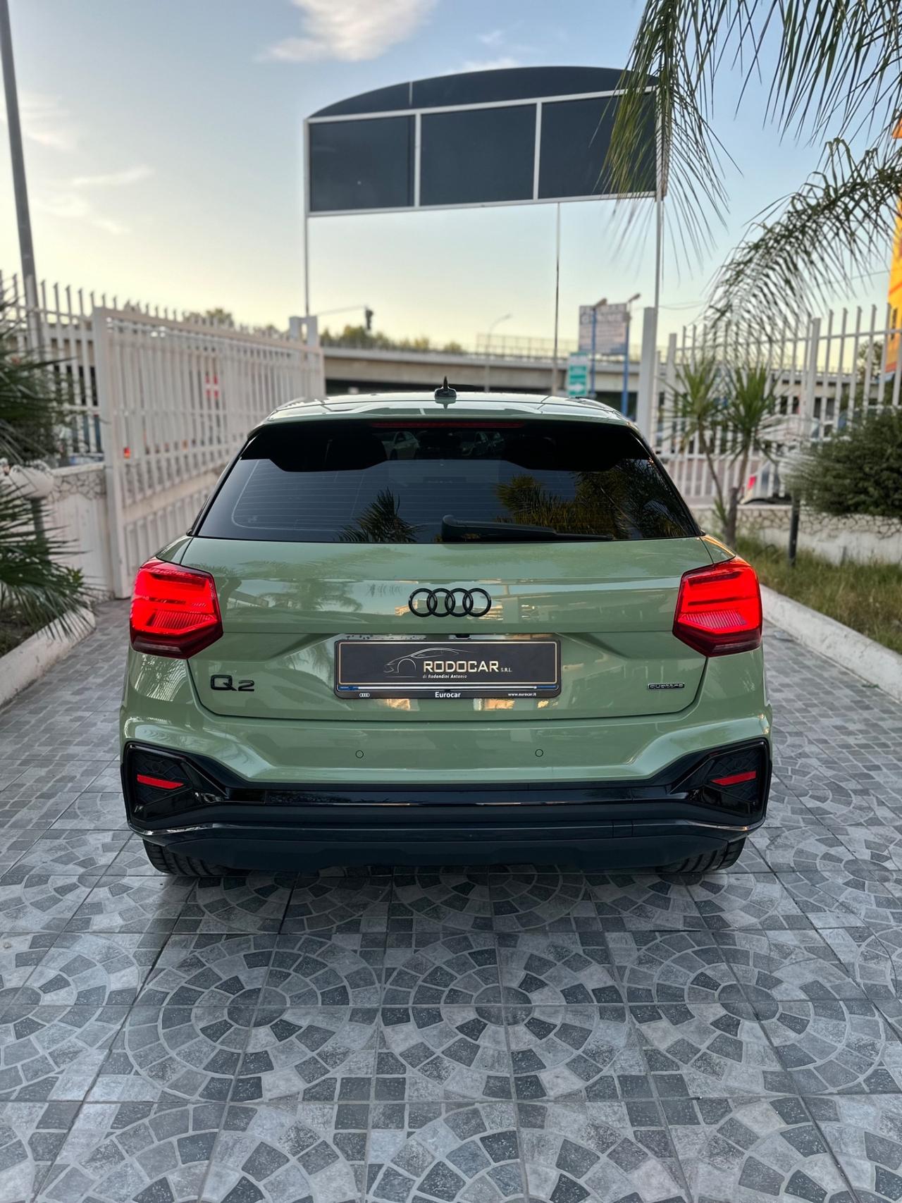 Audi Q2 35 TDI S tronic Identity Black