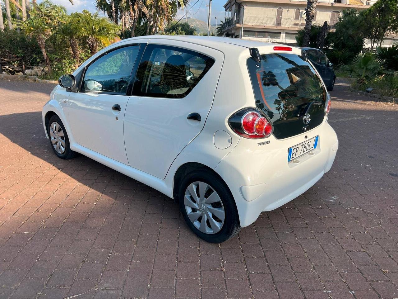 Toyota Aygo 1.0 12V VVT-i 5 porte Active Connect