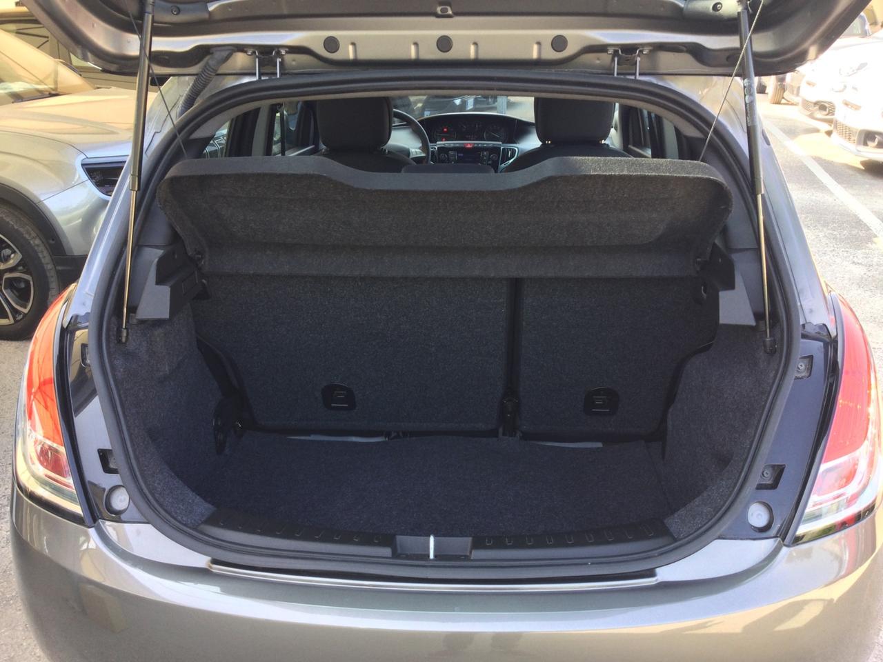 Lancia Ypsilon 1.0 FireFly 5 porte S&S Hybrid Silver Plus