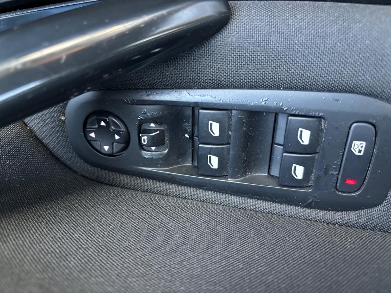PEUGEOT 308 1.6HDI 100CV LED NAVIGATORE SENS PARK