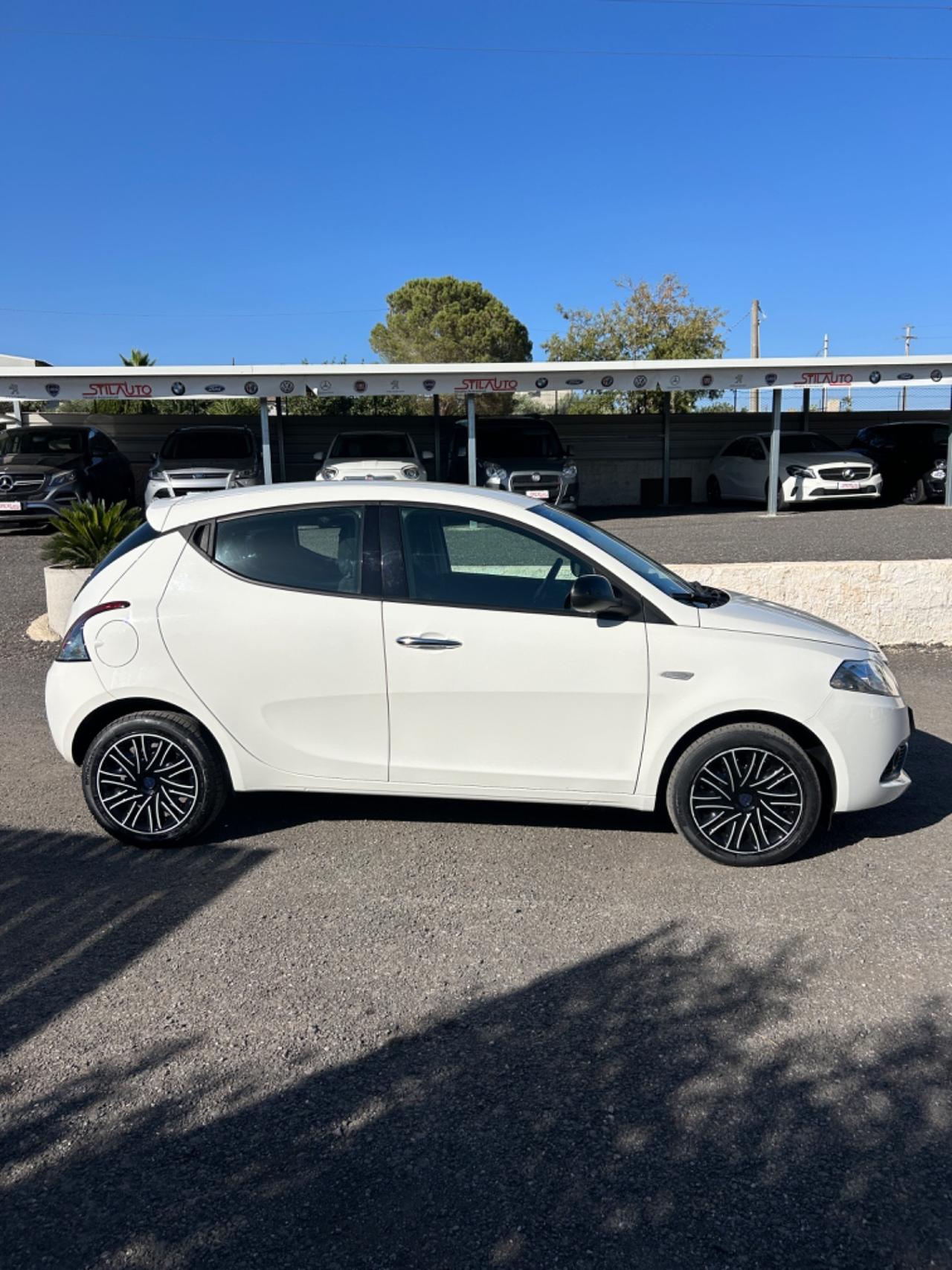 Lancia Ypsilon 1.2 69 CV 5 porte S&S Gold