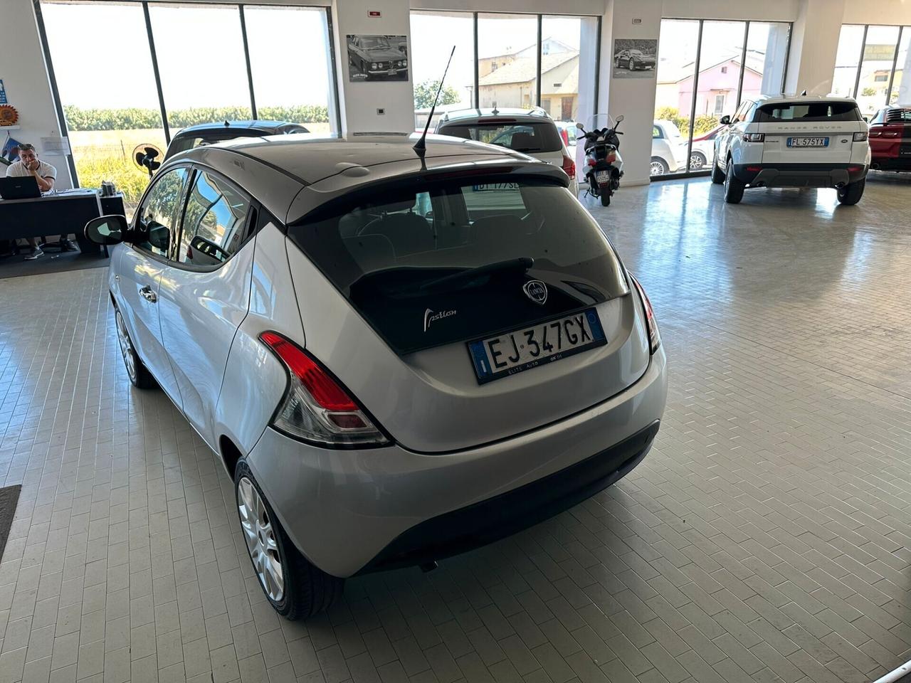 Lancia Ypsilon 1.3 MJT 16V 95 CV 5 porte S&S Platinum NEOPATENTATI
