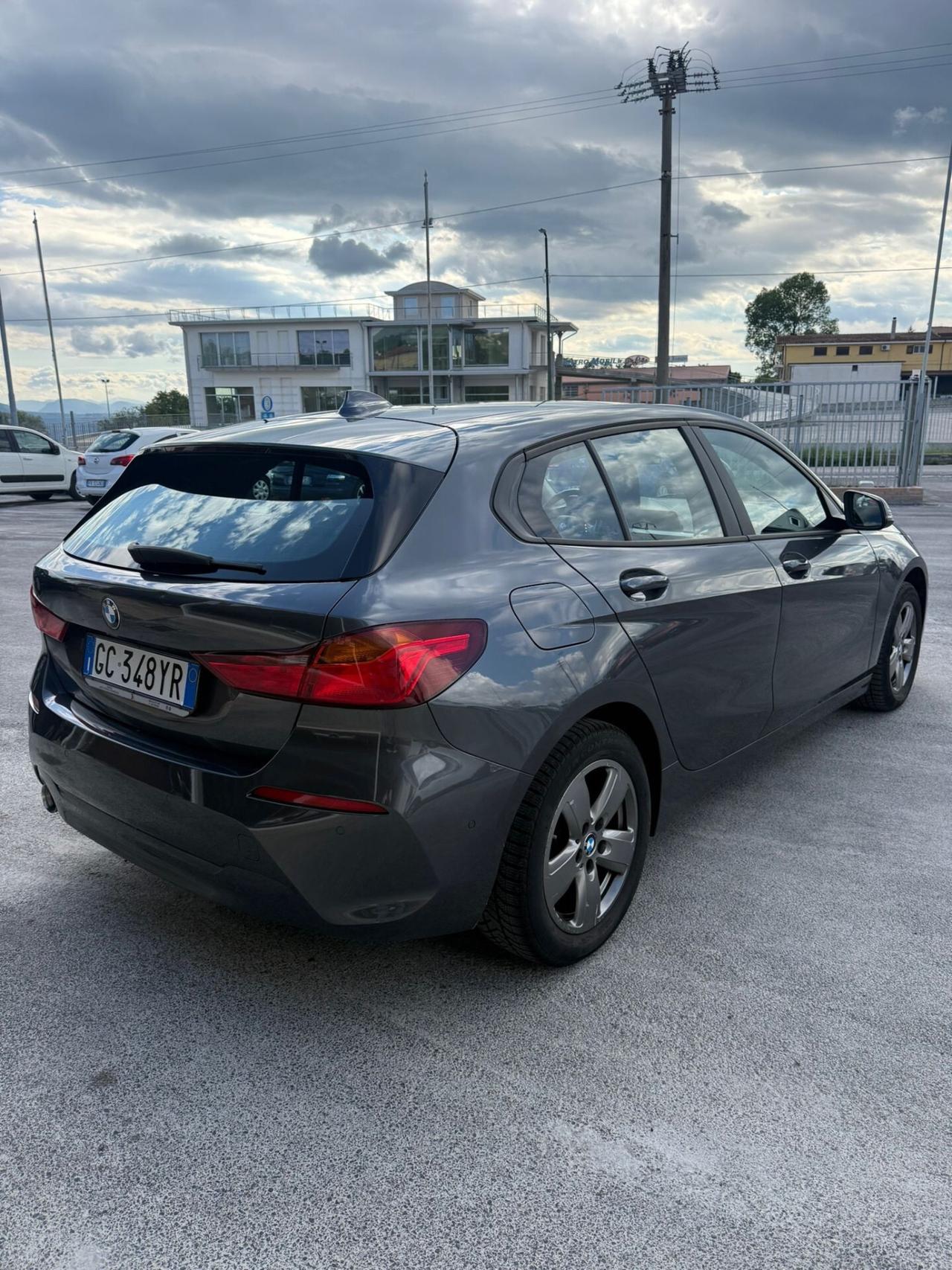 Bmw 116 116d 5p. Business Advantage
