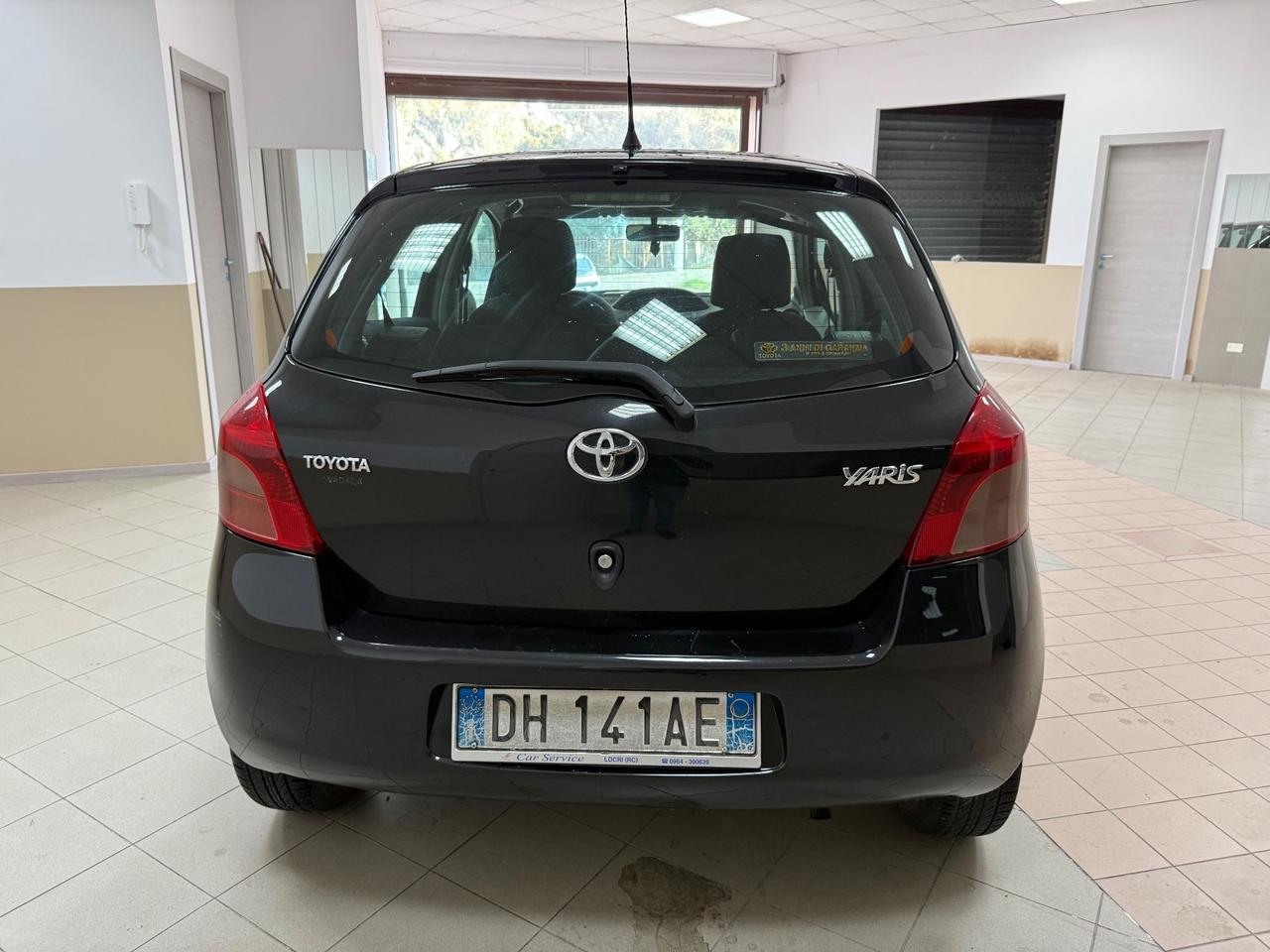 Toyota Yaris 1.0 5 porte