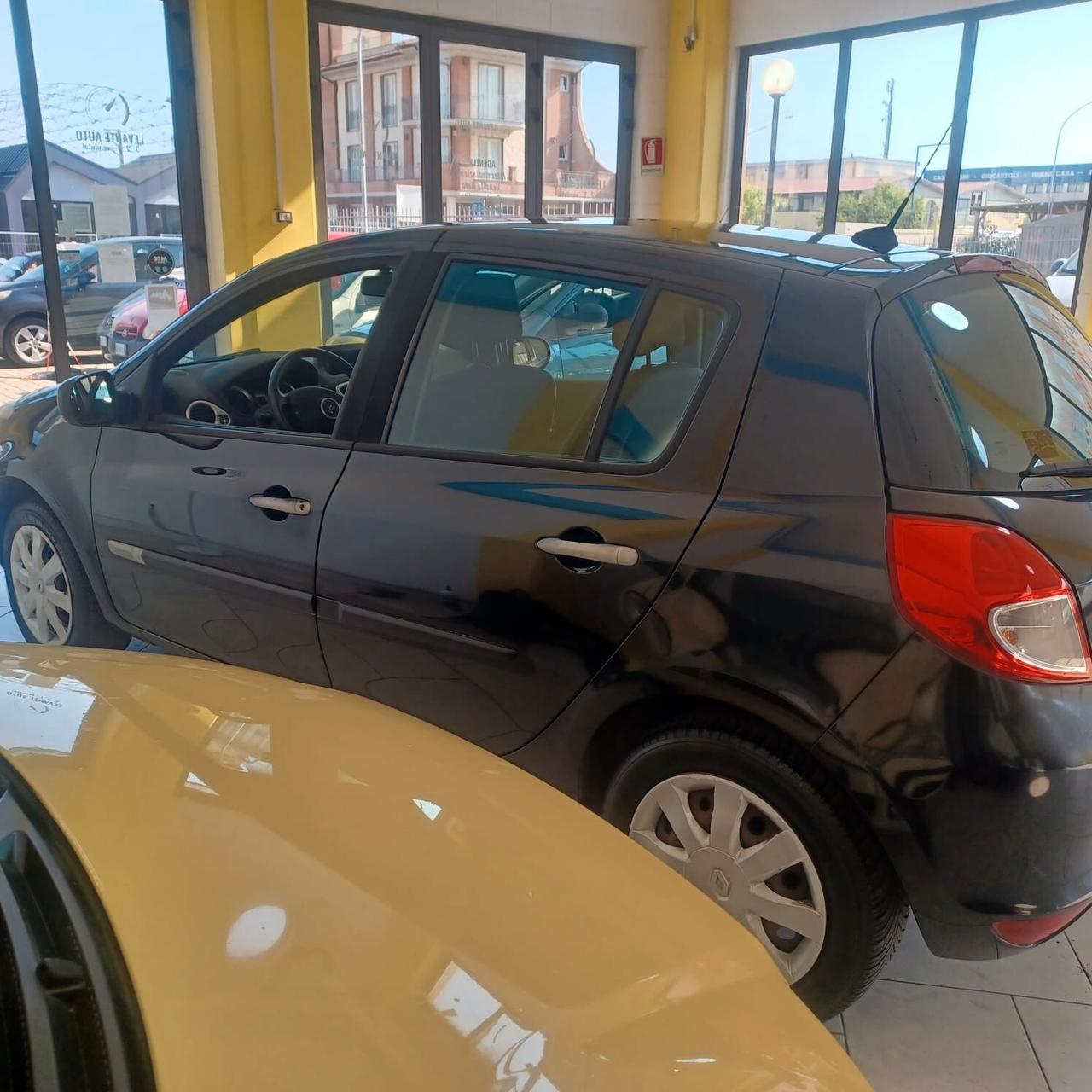 128.548KM CLIO 1.2 PERFETTA OK NEOPATENTATI