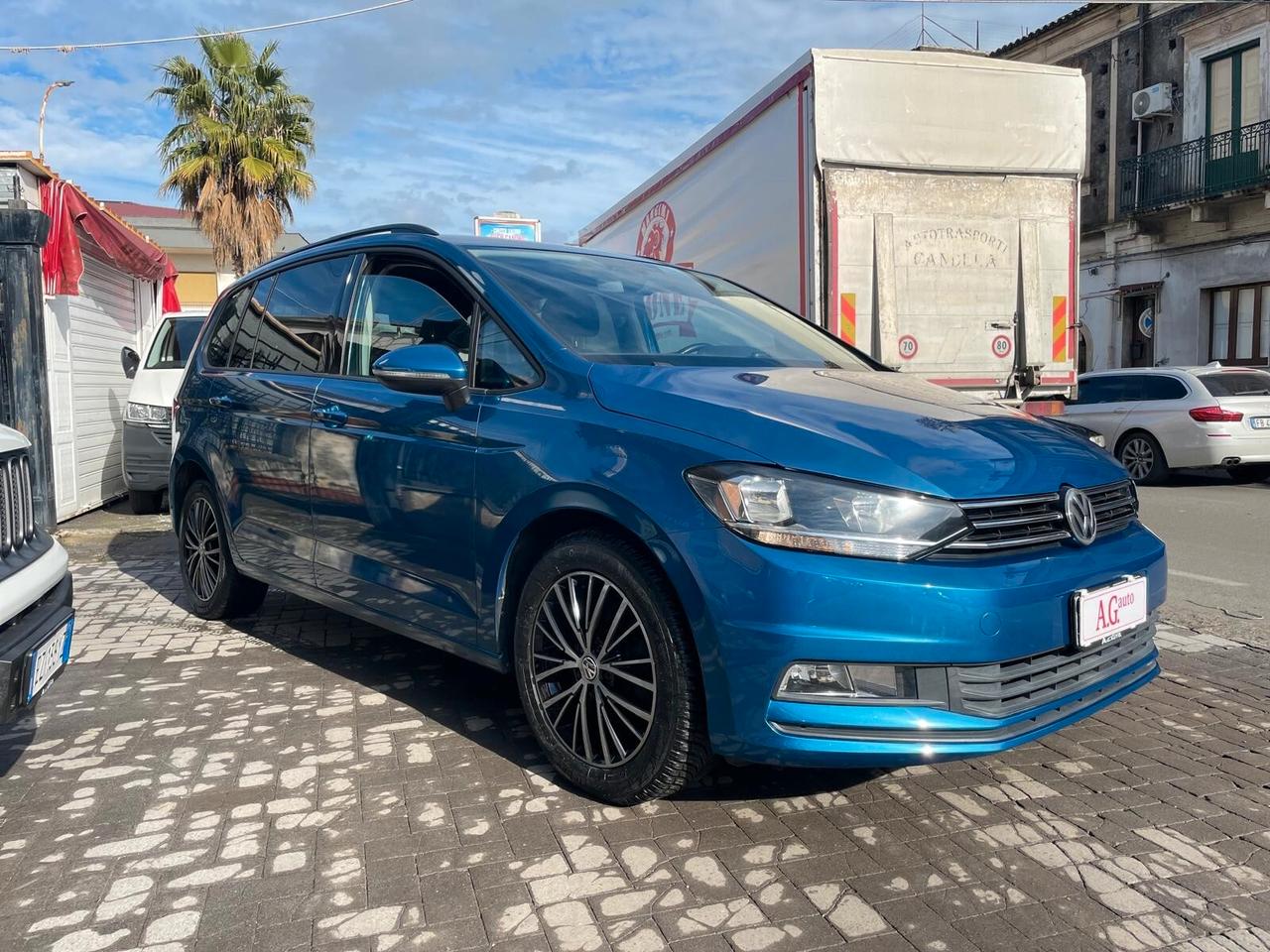 Volkswagen Touran 1.6 TDI Highline 7 POSTI