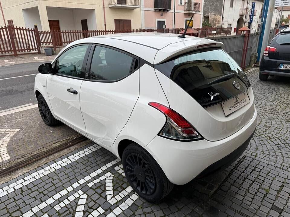 Lancia Ypsilon 1.0 FireFly 5 porte S&S Hybrid Ecochic Silver