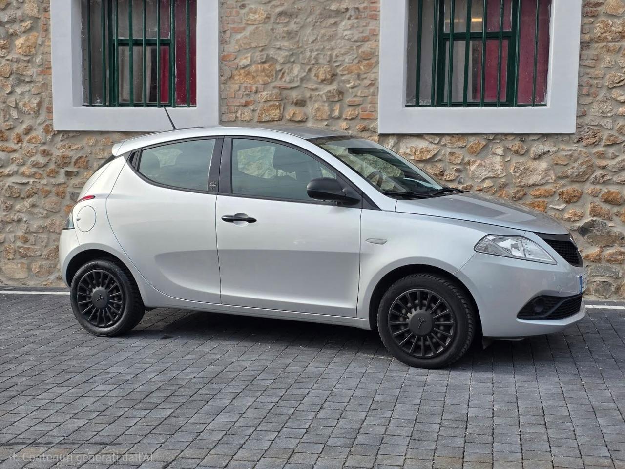 Lancia Ypsilon 1.0 FireFly 5 porte S&S Hybrid Ecochic Gold
