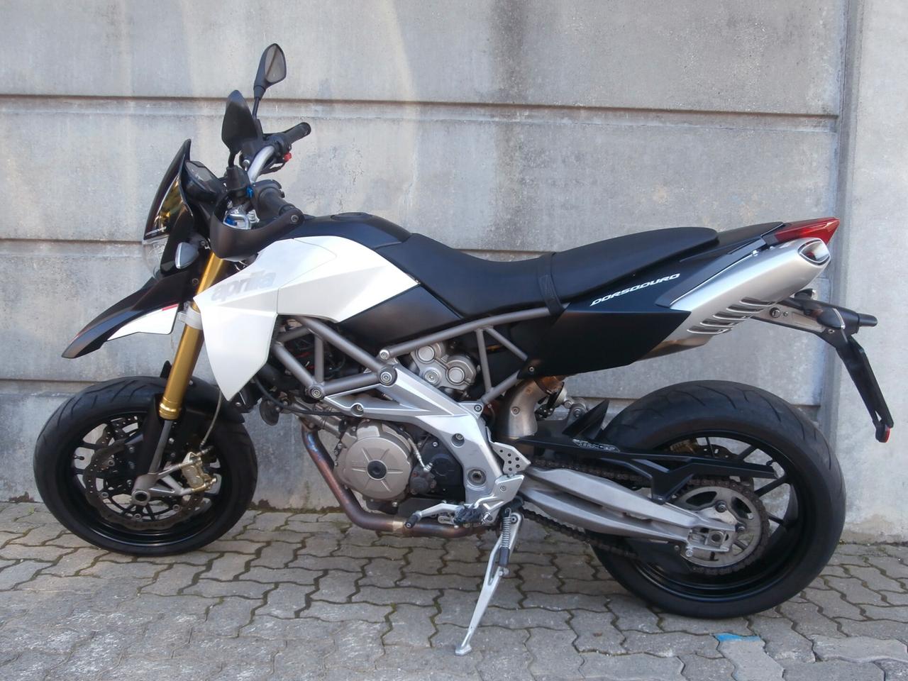 Aprilia Dorsoduro 750 (2009 - 14) del 2009 passaggio incluso.