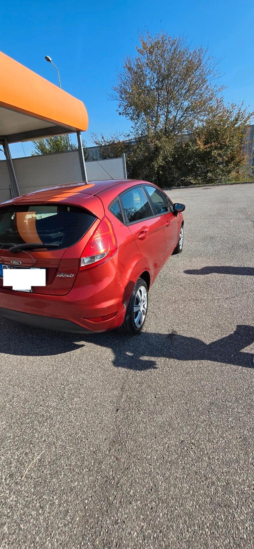 Ford Fiesta 1.2 82 CV 5 porte Titanium OK neo patentati