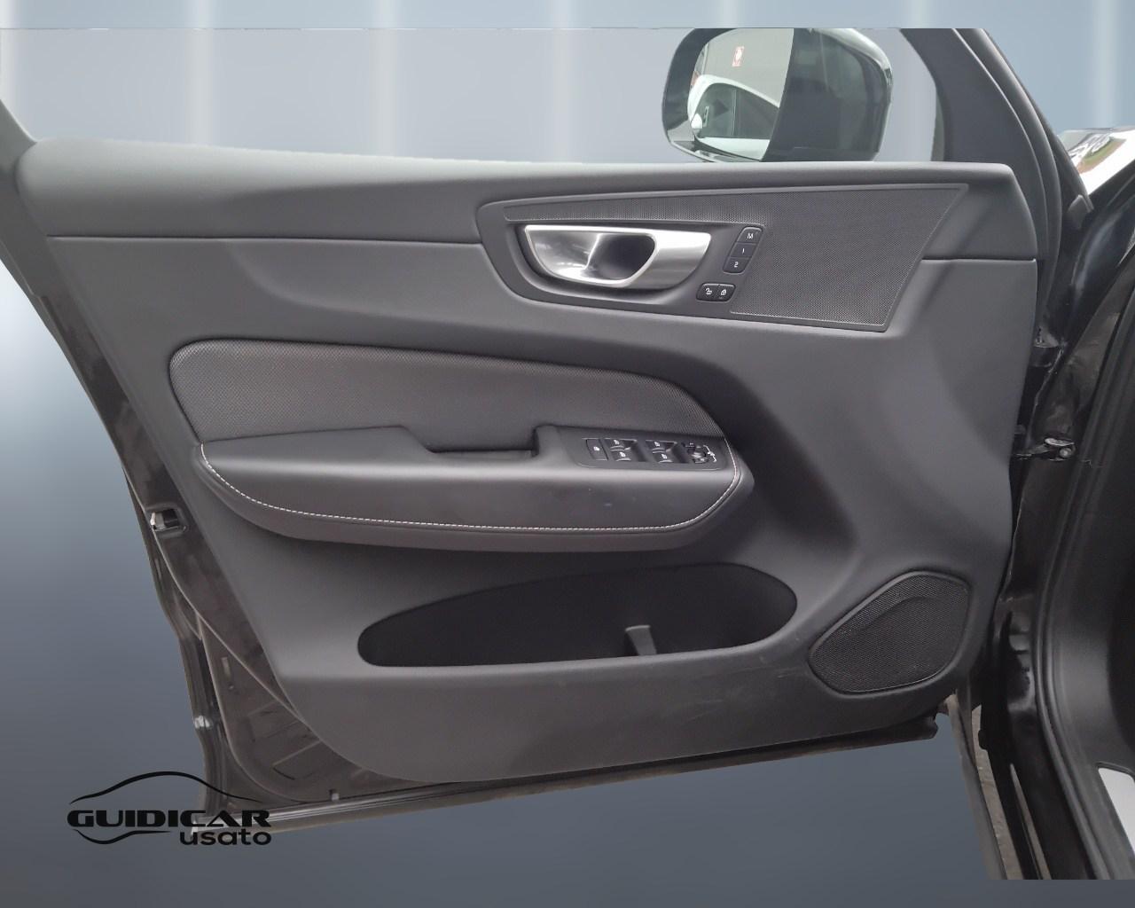 VOLVO XC60 II 2022 - XC60 2.0 b4 Plus Dark awd auto