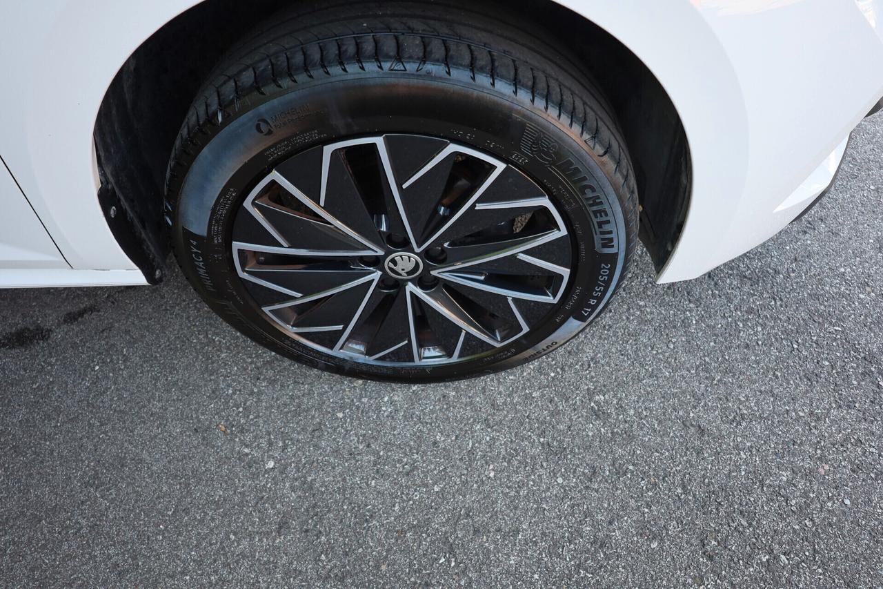 SKODA KAMIQ 1.0 TSI 110cv BLACK DOTS 49.300km