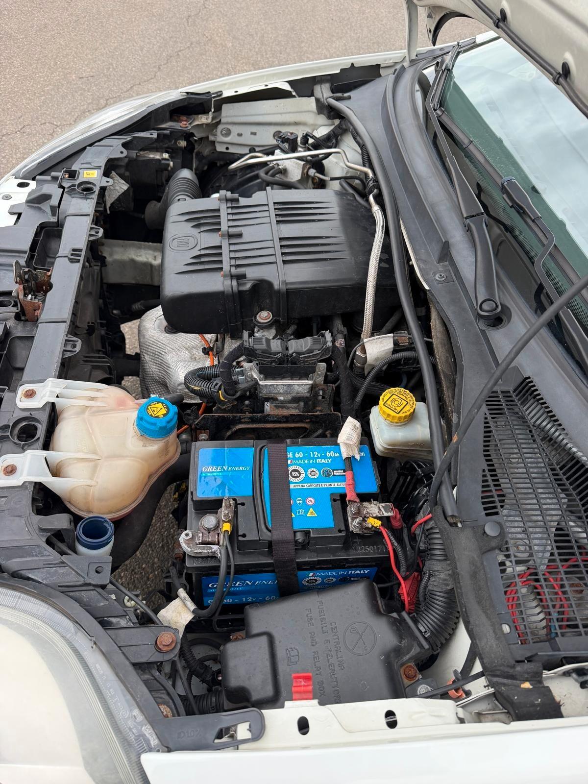 Fiat Punto 1.4 8V 5 porte Natural Power Street