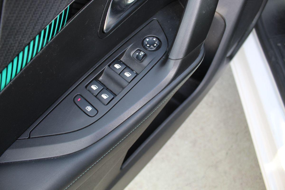 PEUGEOT - 2008 - BlueHDi 130 S&S EAT8 GT Pack