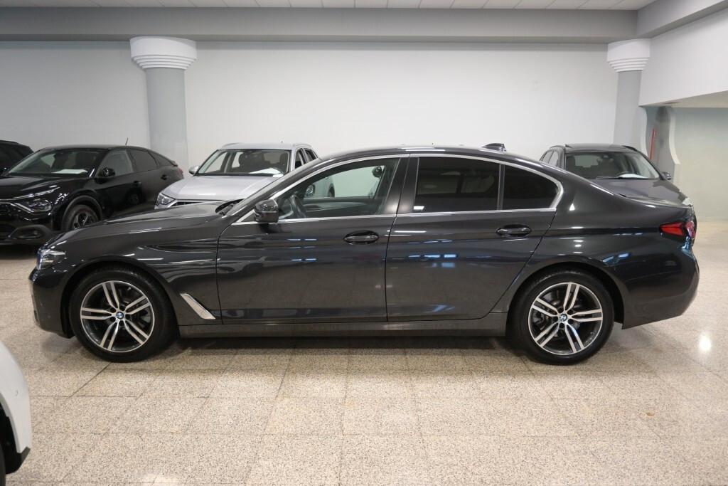 BMW 518D 150CV STEPTRONIC 48V BUSINESS DESIGN ( FARI LED - BMW DIGITAL COCKPIT - BMW DISPLAY KEY - PELLE - HEAD-UP DISPLAY - CRUISE - NAVI - MIRROR - PARK ASSISTANT - TELECAMERA POST. - CERCHI 18 )
