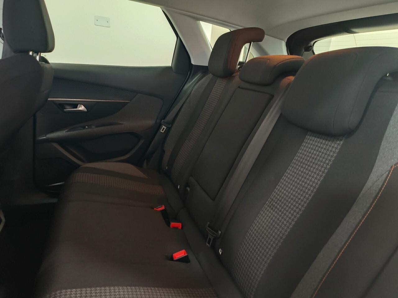 Peugeot 3008 BlueHDi 130 S&S EAT8 Active