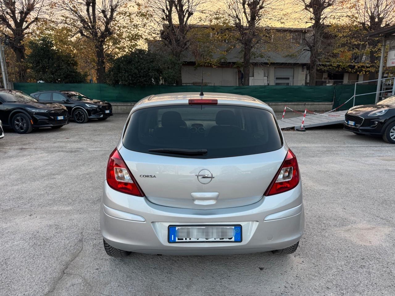 Opel Corsa 1.2 5 porte Cosmo
