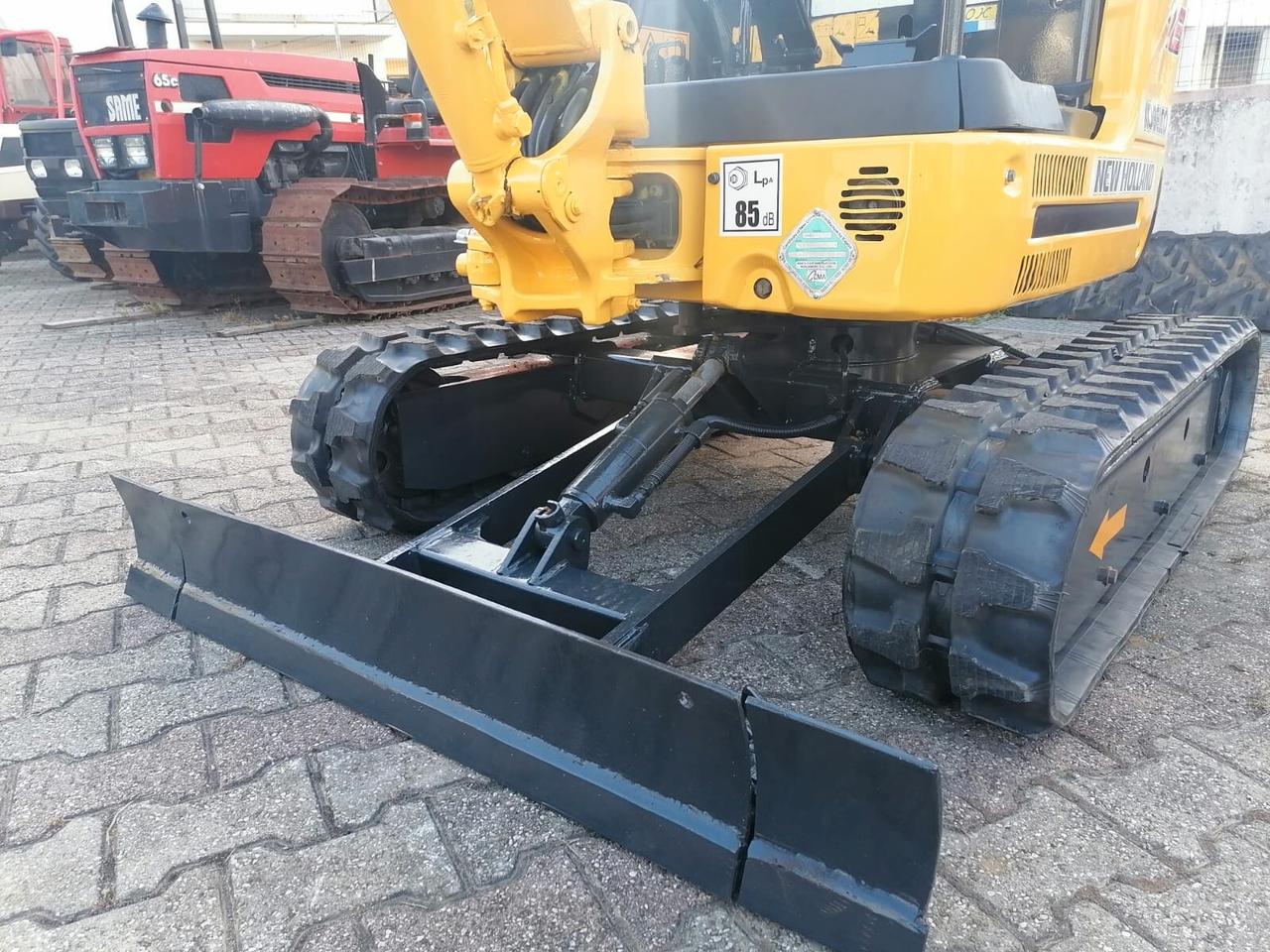 Escavatore Seminuovo New-Holland E18 SR (18 Quintali)