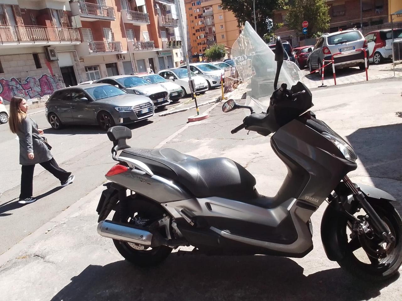 YAMAHA XMAX 250
