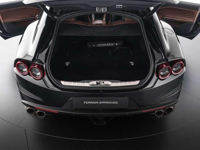 Ferrari GTC4 Lusso V12