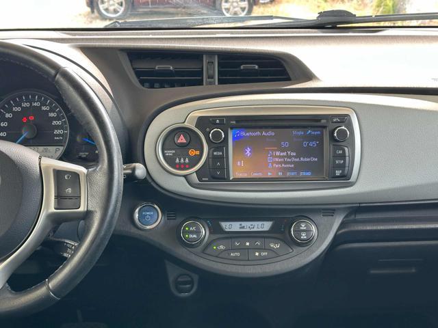 TOYOTA Yaris 1.5 5 POSTI IBRIDA OK NEOPATENTATI BI-COLOR