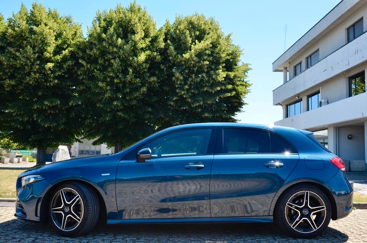 MERCEDES-BENZ A 180d PREMIUM AMG LINE NIGHT EDITION 116cv AUTO, EURO 6D, HI-FI PREMIUM, NIGHT PACK, FARI LED, APPLE ANDROID, LUCI 64 COLORI, RETROCAMERA, PERMUTE