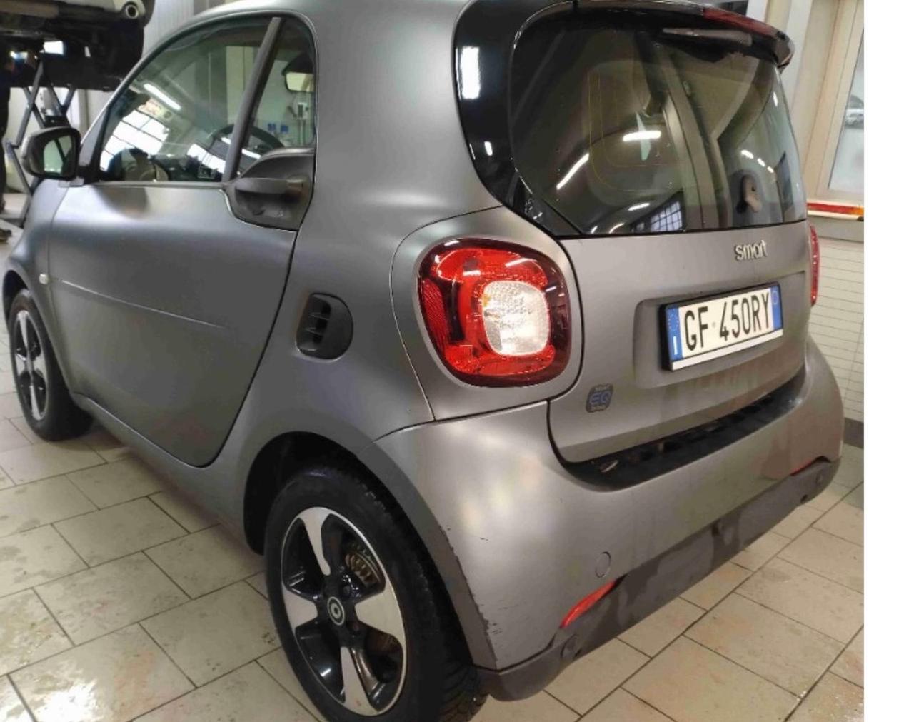 Smart fortwo EQ Mattrunner (22kW) iva esposta
