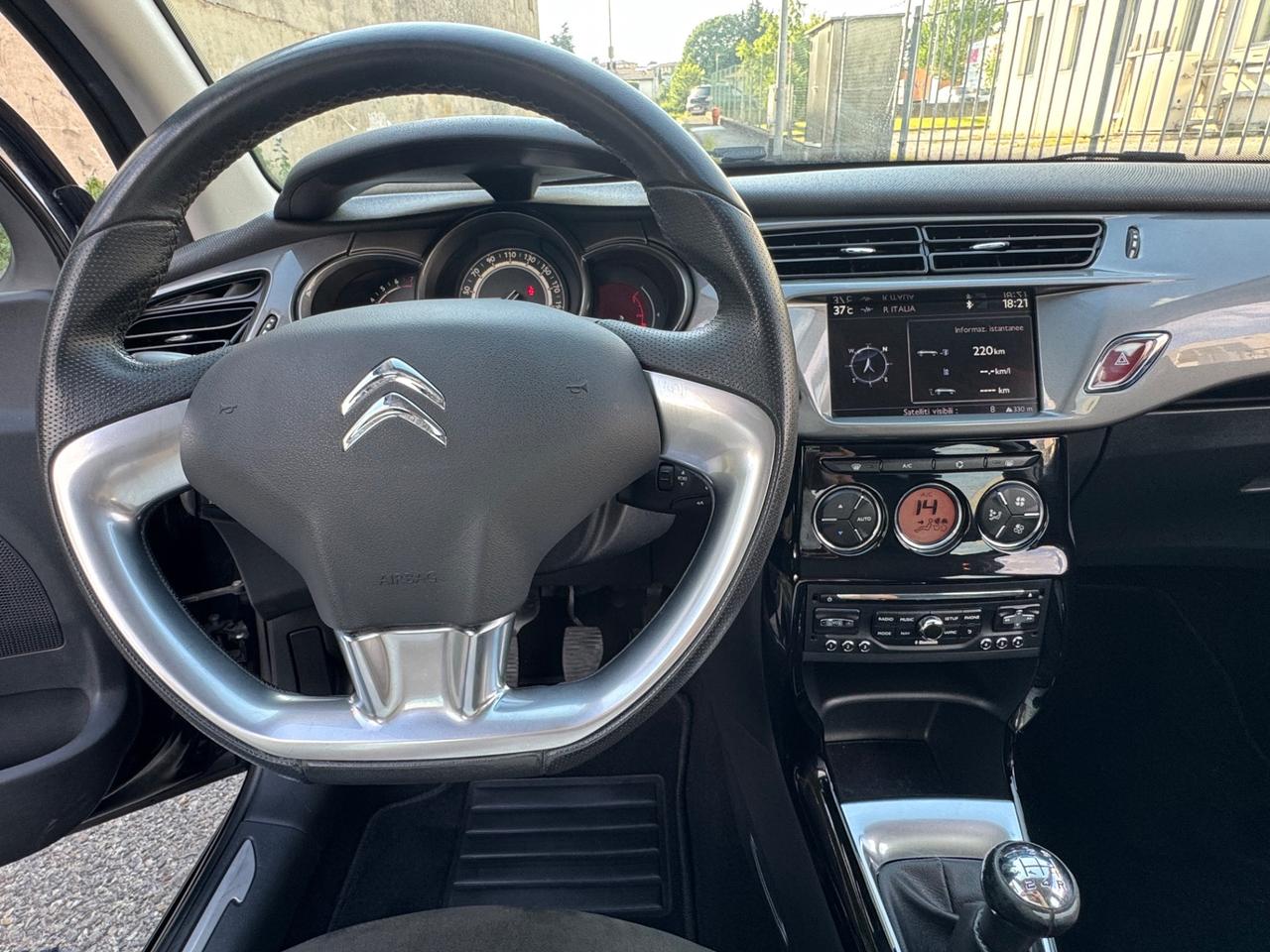 Citroen C3 tetto panoramico Navi Sensori idonea ai neopatentati