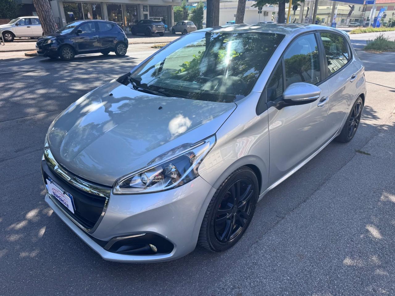 Peugeot 208 1.2 benzina neopaten garanzia 12 mesi