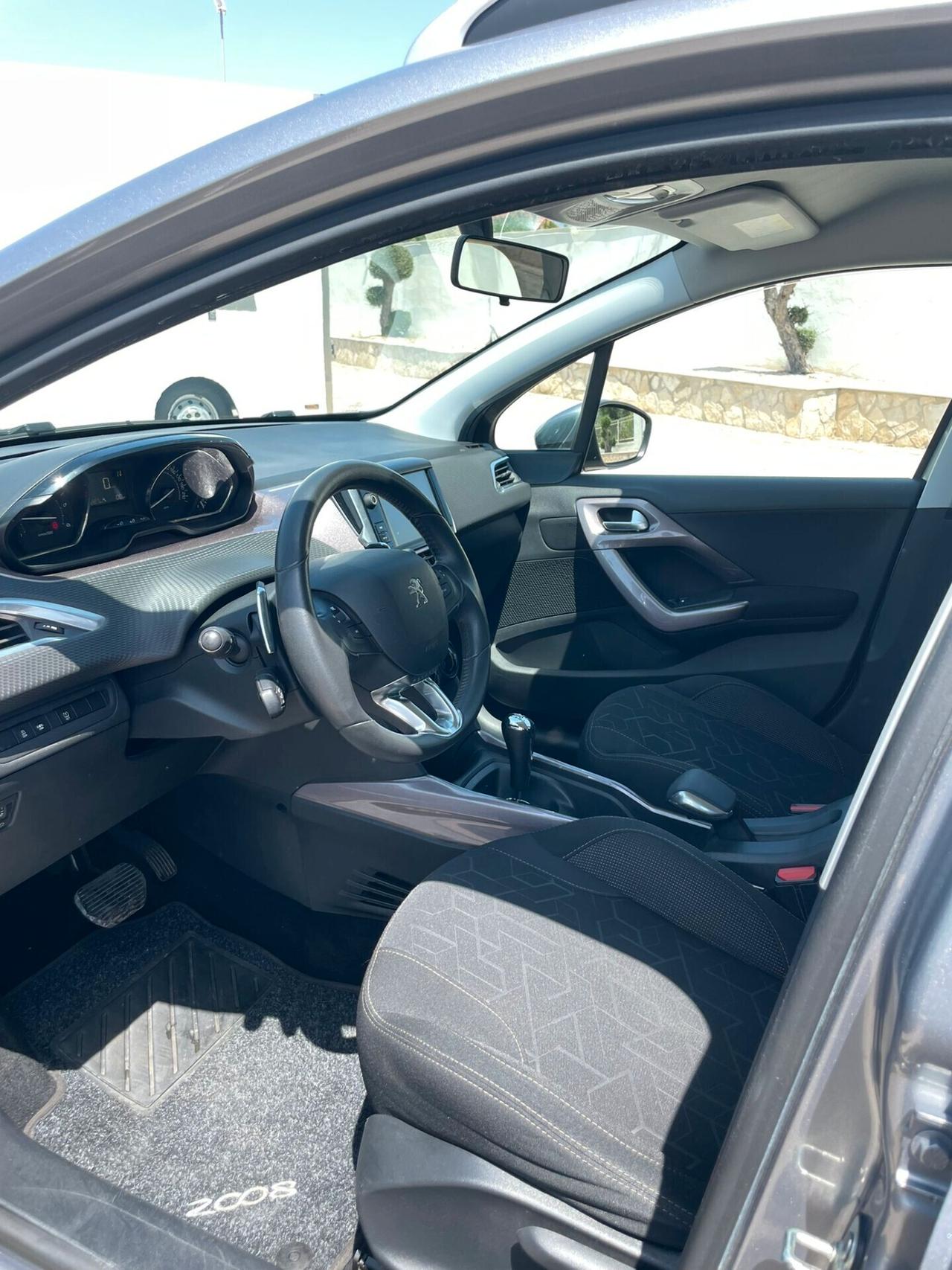PEUGEOT 2008 BlueHDi 100 S&S Allure