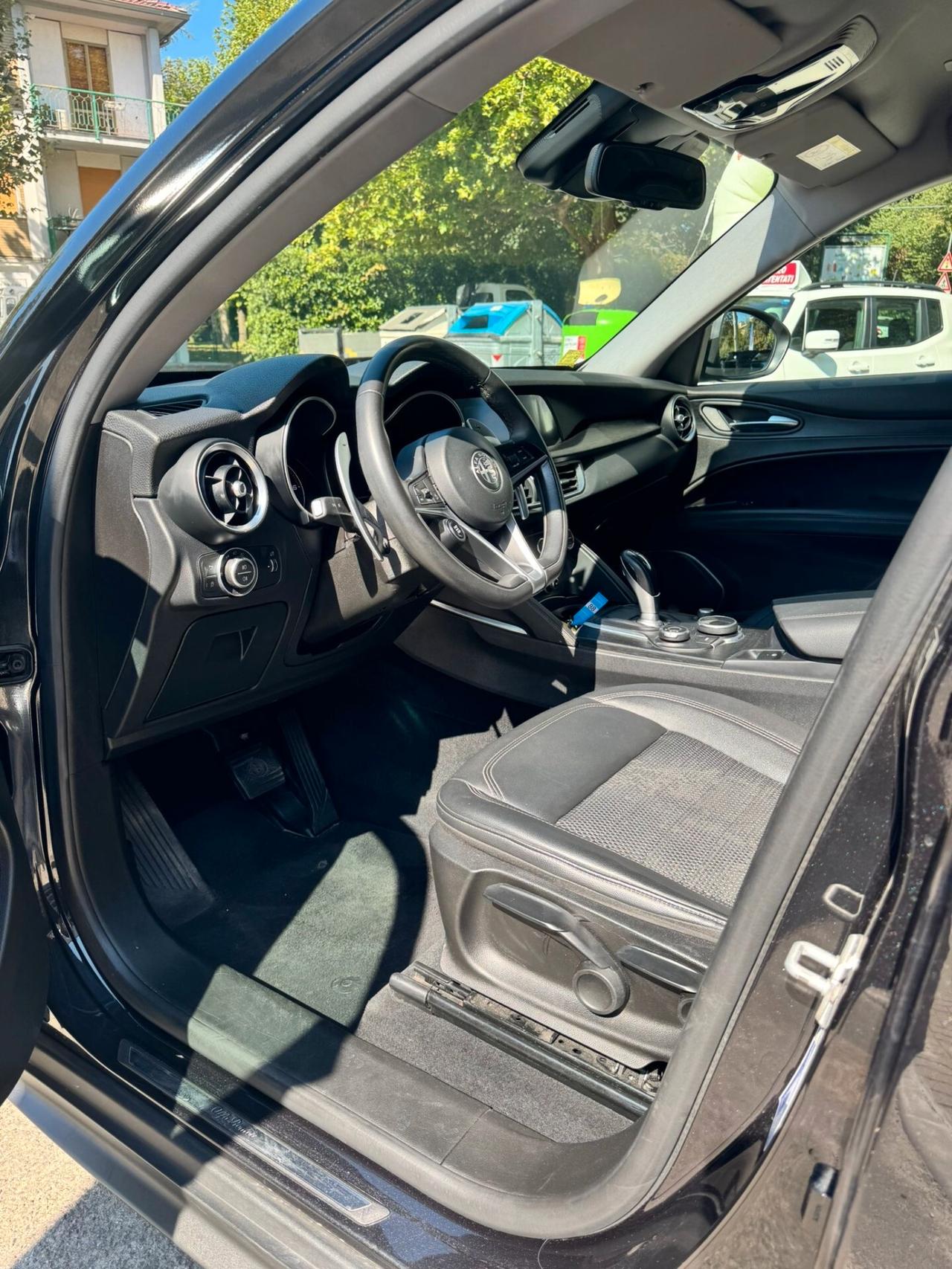 Alfa Romeo Stelvio 2.2 Turbodiesel 180 CV AT8 RWD Business