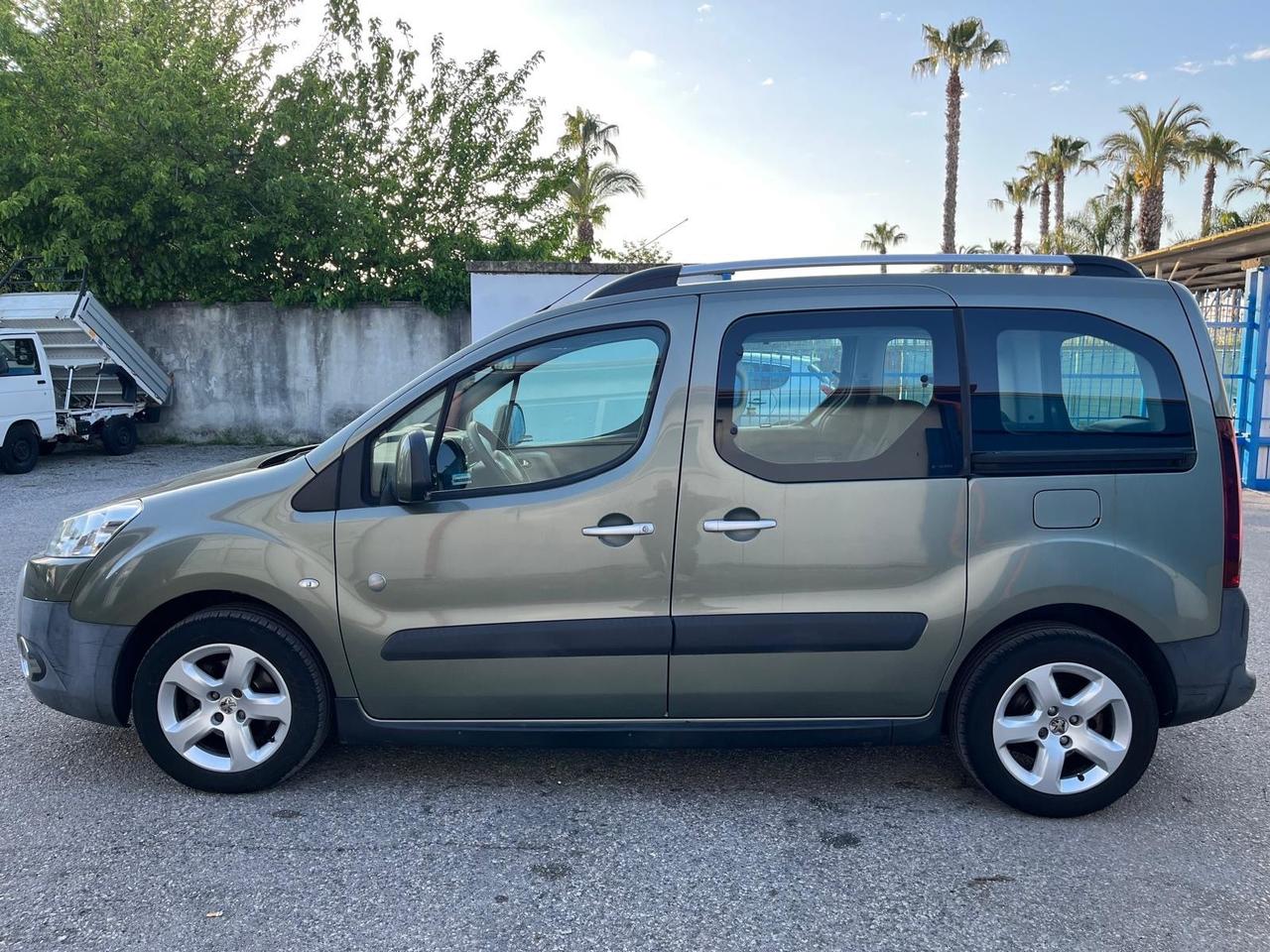 Peugeot partner tepee-5P-1.6 hdi-2012