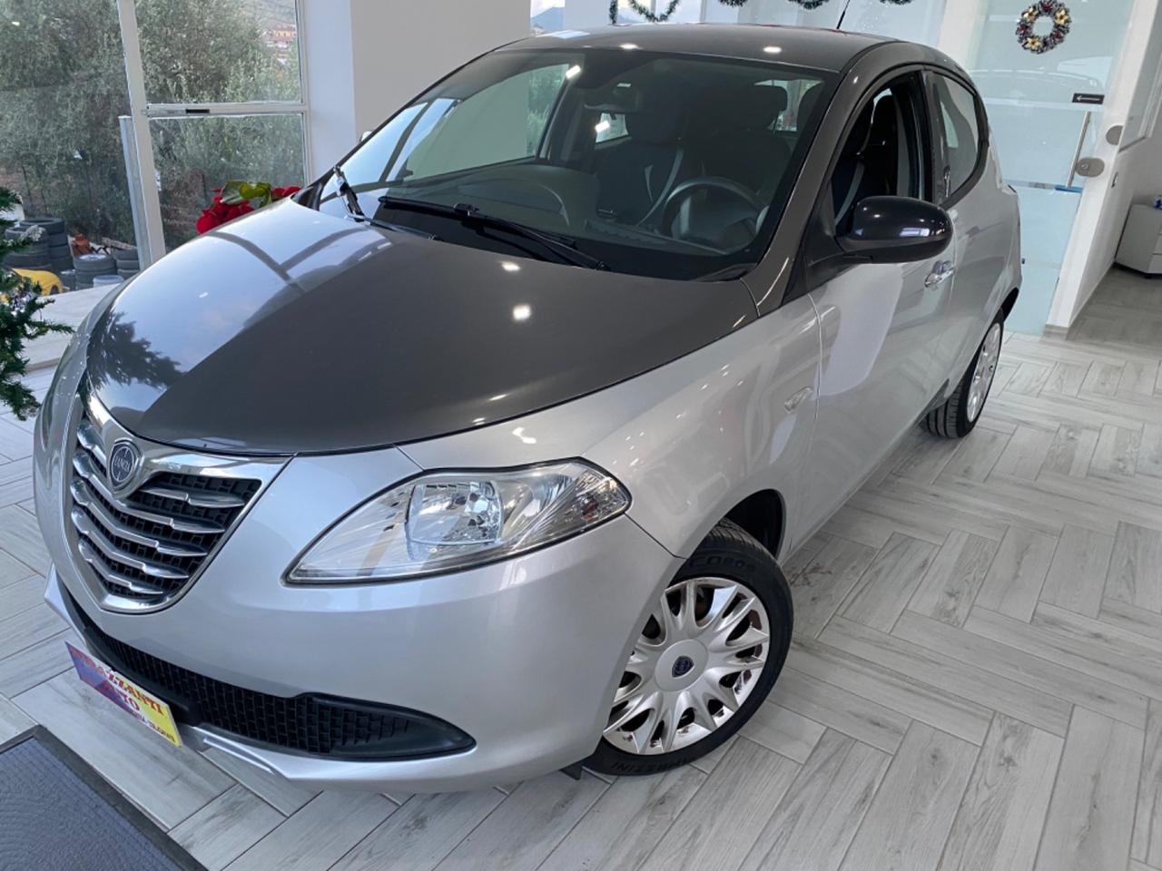 Lancia Ypsilon 1.3 MJT95CV 5P Silver BI-COLORE2013