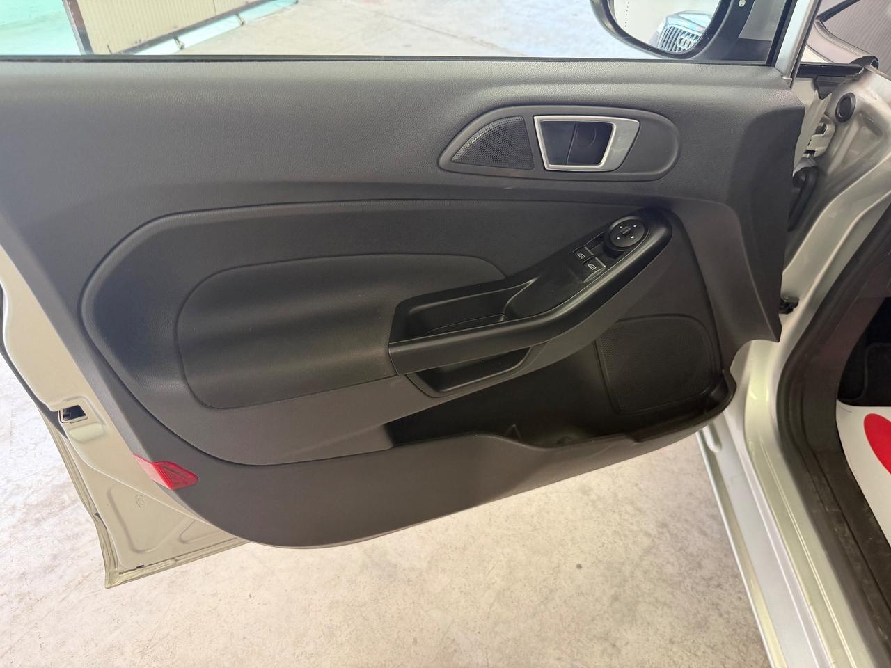Ford Fiesta 1.2 60CV 5 porte Titanium