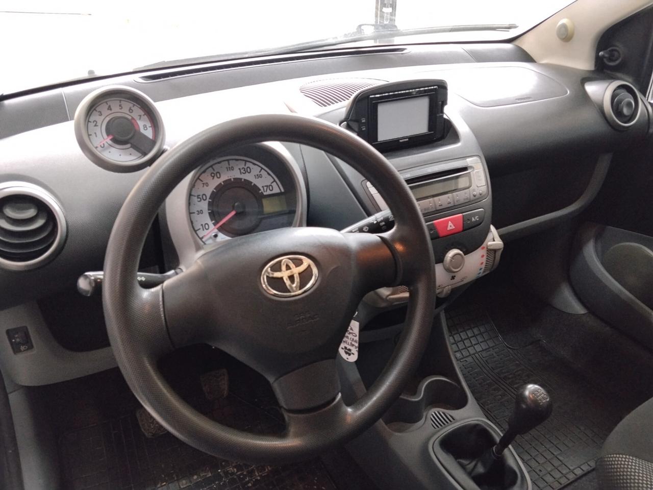 Toyota Aygo 1.0 benzina 2011 CON GARANZIA